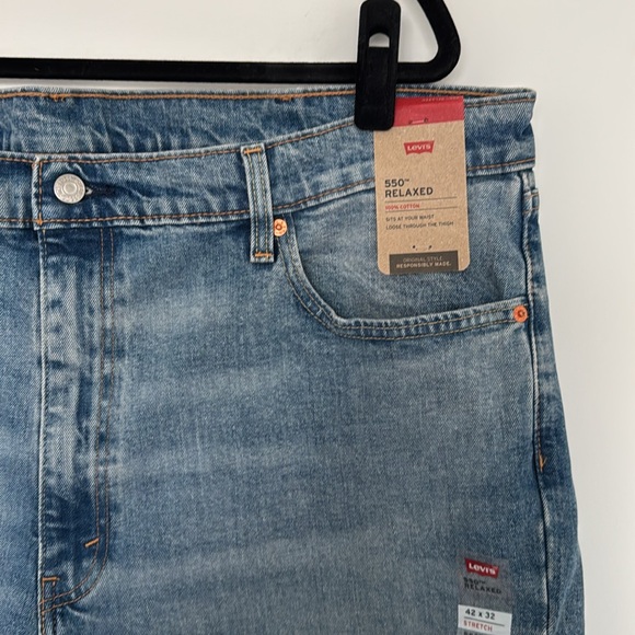 Levi's NWT Men's 550 Relaxed Jean - Size 42x32 - Picture 2 of 6